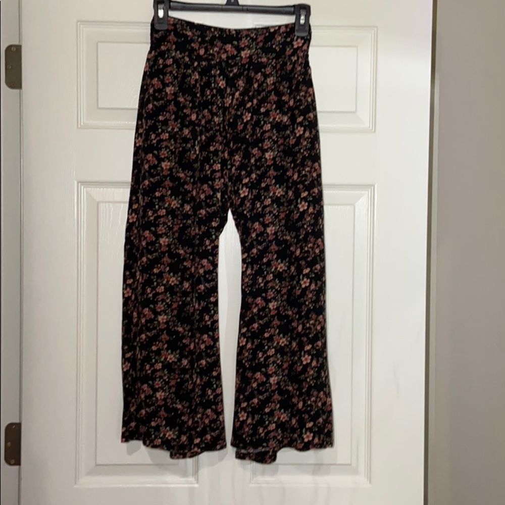💐Comfy Pants- Coral Green Floral Pattern On Black
